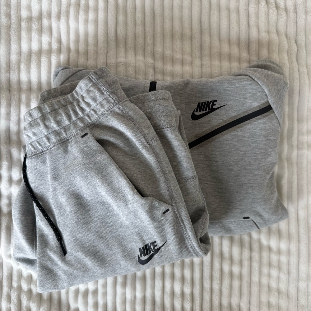 Nike Tech Jogger Sweatsuit Small